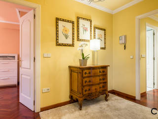 Home Staging en el piso de Juan Manuel en Sada, La Coruña, CCVO Design and Staging CCVO Design and Staging Classic style corridor, hallway and stairs Yellow