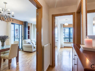 Home Staging en el piso de Merche en Galicia, CCVO Design and Staging CCVO Design and Staging Modern corridor, hallway & stairs White