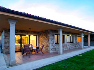 Home Staging en la casa de Paula en Galicia, CCVO Design and Staging CCVO Design and Staging Nhà gia đình Cục đá