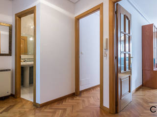 Home Staging en el piso de Jaime en Sada, Coruña, CCVO Design and Staging CCVO Design and Staging Modern corridor, hallway & stairs