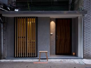 晉江街住宅, 齊禾設計有限公司 齊禾設計有限公司 Pasillos, vestíbulos y escaleras de estilo minimalista Hormigón reforzado Gris