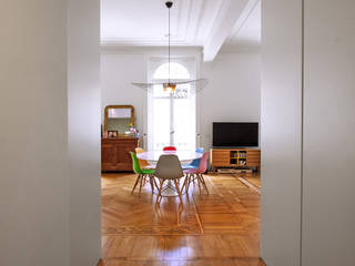 16VT_Ristrutturazione di un appartamento di pregio, Chantal Forzatti architetto Chantal Forzatti architetto Modern corridor, hallway & stairs Solid Wood Multicolored
