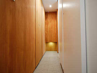 ref KWI, 杉浦事務所 杉浦事務所 Modern corridor, hallway & stairs