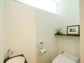 ref KWI, 杉浦事務所 杉浦事務所 Modern bathroom