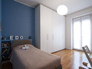 37VM_Ristrutturazione di un appartamento a Como, Chantal Forzatti architetto Chantal Forzatti architetto Quartos de bebê Azul