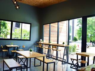 ร้านอาหาร กาแฟ สไตล์โมเดิรน์, Add-con Architect Add-con Architect Jardín interior Paisajismo de interiores