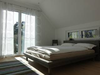 Einrichtung eines Ferienhauses an der Ostsee , Raum & Form Raum & Form Dormitorios de estilo minimalista