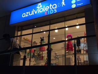 BOUTIQUE AZUL VIOLETA KIDS, BS ARQUITECTOS BS ARQUITECTOS Espacios comerciales