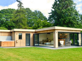 A Gorgeous and Bespoke Cedar Garden Room with Bar and Hot Tub, Crown Pavilions Crown Pavilions Minimalist style garden