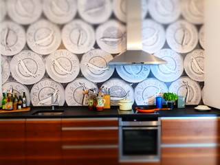 Küche mit Caviar Tapete in der neuen Farbe "faded", Malz & Malz Malz & Malz Moderne Küchen