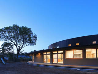 集合住宅 - 外観夕景南, AAO建築アトリエ AAO建築アトリエ Casas modernas: Ideas, diseños y decoración