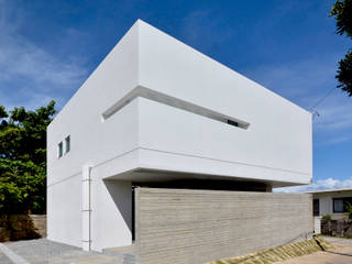 スタジオを併設する宮古島の住宅, 株式会社クレールアーキラボ 株式会社クレールアーキラボ Single family home Concrete