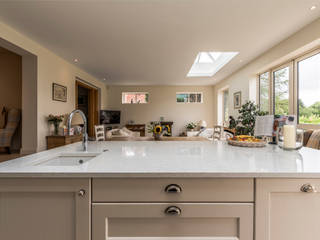 Extension and new kitchen - Cheshire, John Gauld Photography John Gauld Photography Einbauküche Beige