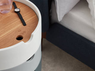 CAIRN Bedside Table: Designed for and inspired by urban living, KIMXGENSAPA KIMXGENSAPA ห้องนอน ไม้เอนจิเนียร์ Transparent