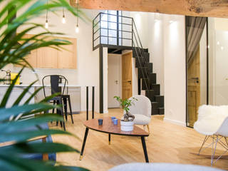 Conversion d'anciennes combles en appartement duplex, Atelier MADI Atelier MADI Ruang Keluarga Modern