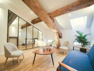 Conversion d'anciennes combles en appartement duplex, Atelier MADI Atelier MADI 모던스타일 거실