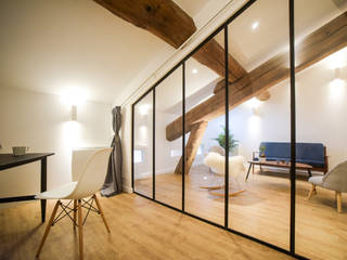 Conversion d'anciennes combles en appartement duplex, Atelier MADI Atelier MADI غرفة نوم