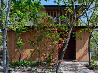 舞多聞の家 SKIP FLOOR HOUSE HYOGO，JAPAN, 水野建築研究所 水野建築研究所 منزل خشبي خشب متين Multicolored