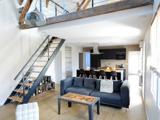 Rénovation d'une petite longère, MadaM Architecture MadaM Architecture Industrial style living room Wood Grey