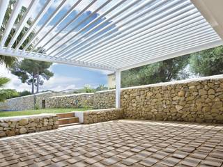 Pérgola bioclimática Saxun instalada en chalet en la Costa norte de Alicante, Saxun Saxun Lean-to roof