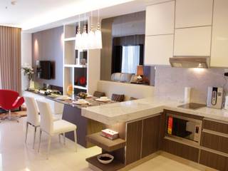 Mr Anton private apartment at The Via Ciputra World, Kottagaris interior design consultant Kottagaris interior design consultant Comedores de estilo minimalista