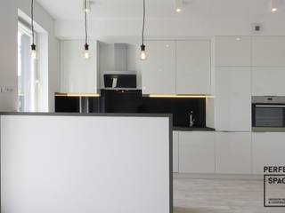 Singlowe klimaty, czyli beton, cegła i biel, Perfect Space Perfect Space Cozinhas minimalistas