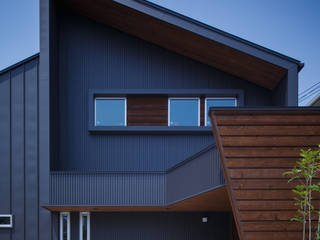 H・ｈ（渡り廊下のある家）, Studio REI 一級建築士事務所 Studio REI 一級建築士事務所 บ้านและที่อยู่อาศัย