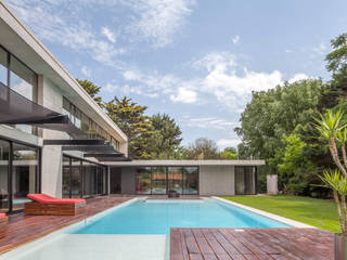 Casa HK, Ciudad y Arquitectura Ciudad y Arquitectura Piscinas de jardim