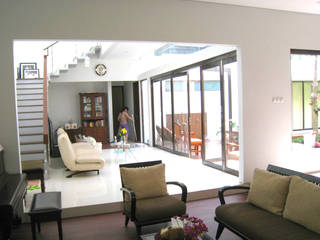 Kalibata House, Ashari Architect Ashari Architect Living room