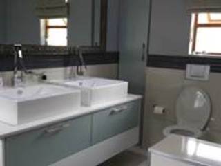 Bathrooms revised, Capital 5 Consulting Capital 5 Consulting Moderne badkamers