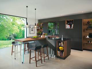 Design-Küchen in 100% Naturholz, Wohnwiese Jette Schlund Wohnwiese Jette Schlund Minimalist kitchen Solid Wood Black Tables & chairs