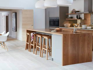 A Functional Yet Beautiful Contemporary Kitchen, NAKED Kitchens NAKED Kitchens Modern kitchen Wood Wood effect