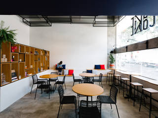 Cookie Stories Café, Solo Arquitetos Solo Arquitetos Ruang Komersial Kayu Wood effect