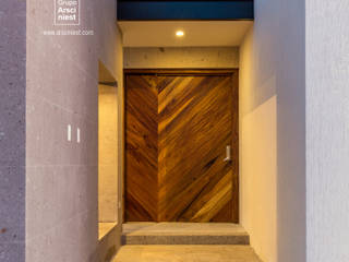 Casa Valle Verde, Grupo Arsciniest Grupo Arsciniest Minimalist style doors Solid Wood Multicolored