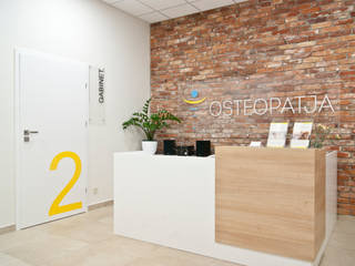 Centrum Osteopatii, wnętrze z cegłą, Łódź, SO INTERIORS ARCHITEKTURA WNĘTRZ SO INTERIORS ARCHITEKTURA WNĘTRZ Espaços comerciais