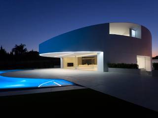 Casa Balint - Fran Silvestre Arquitectos amazes again with KRION®, KRION® Porcelanosa Solid Surface KRION® Porcelanosa Solid Surface Casas modernas