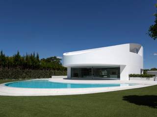 Casa Balint - Fran Silvestre Arquitectos amazes again with KRION®, KRION® Porcelanosa Solid Surface KRION® Porcelanosa Solid Surface Дома в стиле модерн
