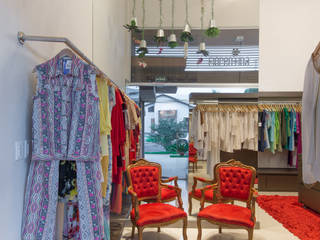 Boutique Feminina Fiorentina, Charis Guernieri Arquitetura Charis Guernieri Arquitetura غرفة المعيشة