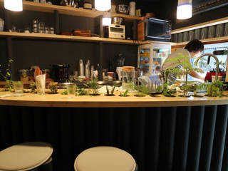 green stand, INTERIOR BOOKWORM CAFE INTERIOR BOOKWORM CAFE Ticari alanlar Ahşap Ahşap rengi