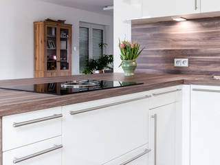 Frühlingsfrische Küche in U-Form, BÖHM Interieur BÖHM Interieur Kitchen