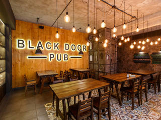 BLACK DOOR PUB GARAGE STYLE, IK-architects IK-architects Industrial style bars & clubs