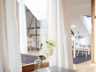 Maisonette Wohnung, Home staging, Home Staging Bavaria Home Staging Bavaria ラスティックデザインの リビング