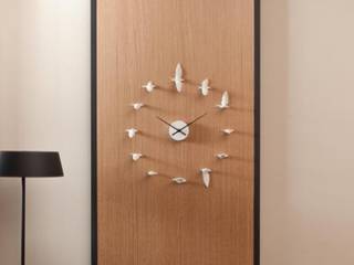 Living Room Wall Styling, Just For Clocks Just For Clocks Salas de estilo moderno Cerámico