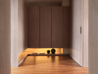 L House / Interior Design, 三石設計工程行 三石設計工程行 Closets de estilo minimalista