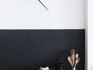 Minimalist Clock Design, Spacio Collections Spacio Collections Living room Iron/Steel Black