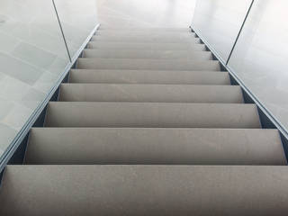 ARCHITE, MÖRZ NATURSTEIN GMBH MÖRZ NATURSTEIN GMBH Modern Corridor, Hallway and Staircase Limestone