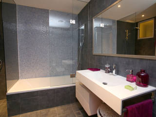 Ayla Oasis Mock Up Apartment, Paradigm Design House Paradigm Design House Modern bathroom
