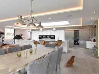 Mr & Mrs Dunne's Award winning kitchen, Diane Berry Kitchens Diane Berry Kitchens Built-in kitchens White