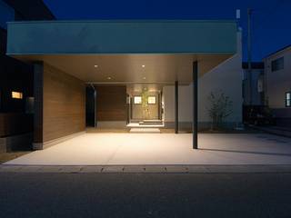 土間のある八山田の家, TKD-ARCHITECT TKD-ARCHITECT Дома в стиле модерн Белый
