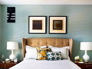 Bedroom Wall Styling, Just For Clocks Just For Clocks Dormitorios modernos: Ideas, imágenes y decoración Vidrio